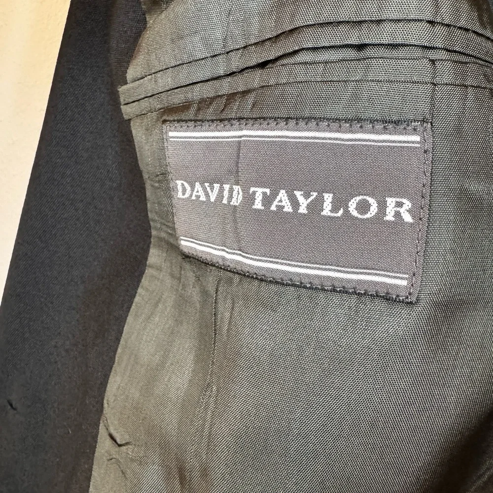 David Taylor Men’s Suit Jacket/Sport Coat/Blazer Black 42S Pilot Crest Buttons